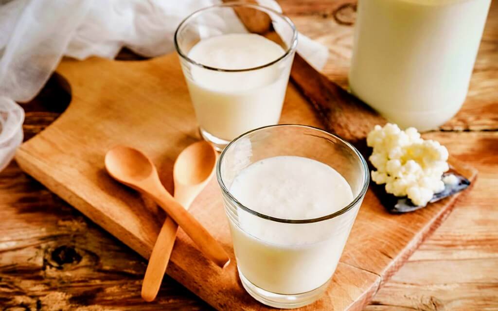 Kéfir de leche en un vaso